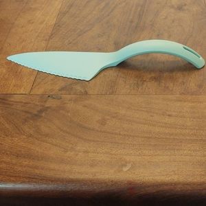 💜5/$20💜 TUPPERWARE: Pie Cutter/Server Teal